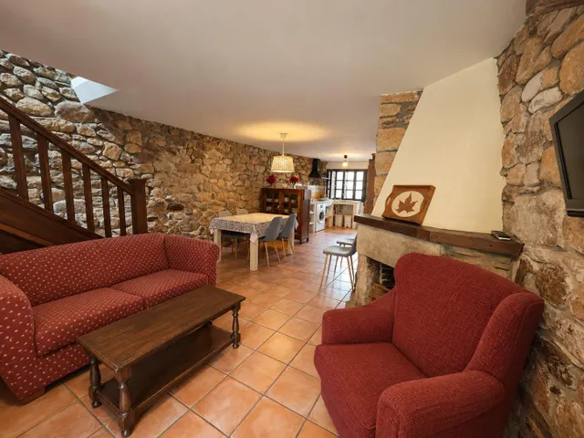 CASA DE PIEDRA REFORMADA CON DOBLE TERRAZA Y BARBACOA — 7
