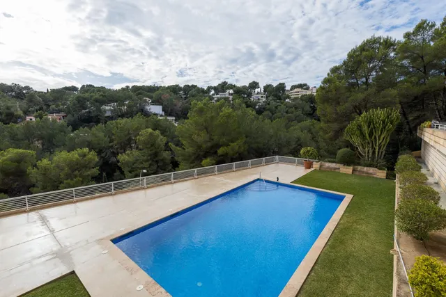 ÁTICO DE 4 habitaciones CON GRAN TERRAZA EN PLANTA, PARKING Y PISCINA COMUNITARIA EN CAS CATALÀ. — 31