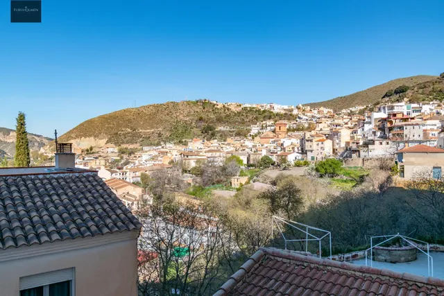 Local con 238m2 en centro de Guejar Sierra — 14