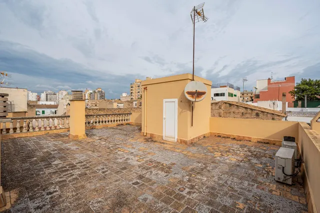 Casa de estilo mallorquín con patio, amplio garaje y terraza solárium — 28