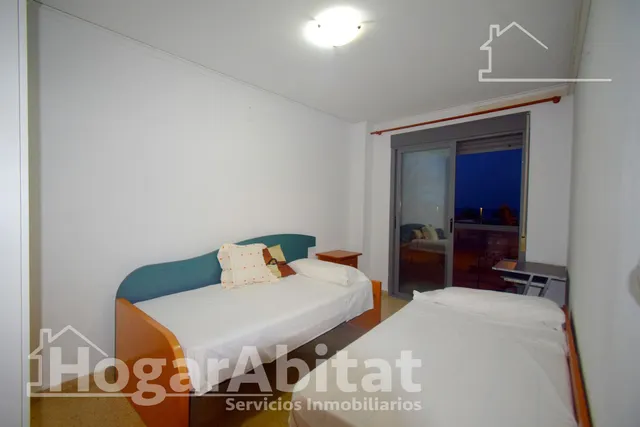 EN PRIMERA LÍNEA DE PLAYA CON TERRAZA, GARAJE Y ASCENSOR — 21
