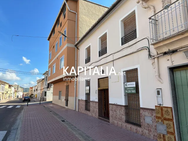 Casa en EXCLUSIVA en VENTA en el centro de Rotglà i Corberà con patio interior y 5 habitaciones — 4