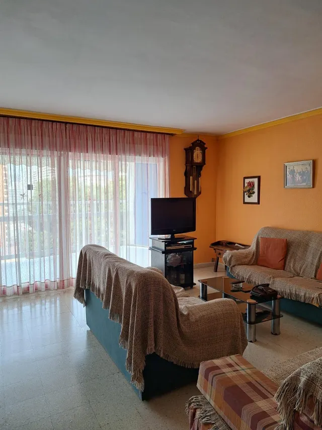 Amplio piso con 3 dormitorios en zona Rincon de Loix. — 11
