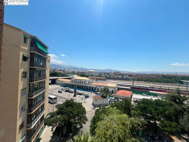 Piso frente a la estación del AVE con garaje y trastero - foto 5