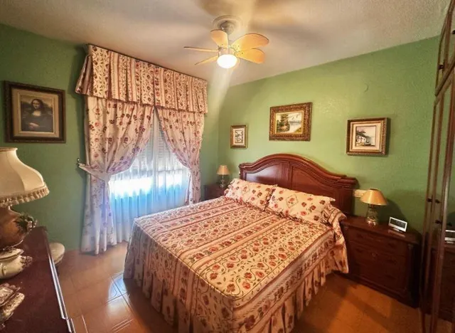 Bungalow con amplia terraza a pocos pasos de la playa y orientación Sur. — 23