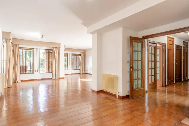 chalet independiente con la mejor parcela en la prestigiosa  urbanización de el serrallo — 9