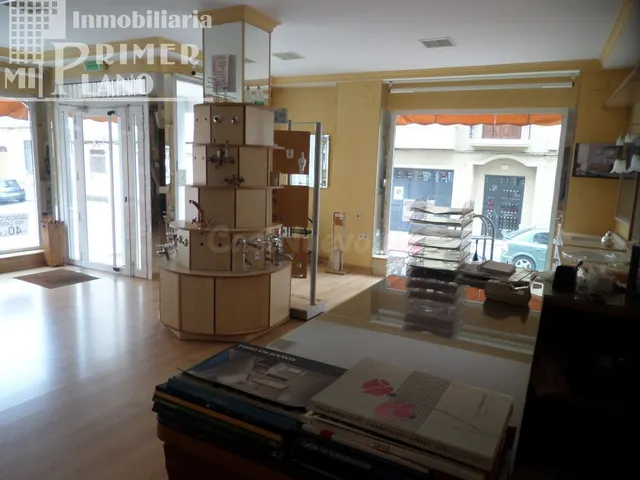 *LOCAL COMERCIAL DE 120 M2 CON UNA OFICINA Y AIRE ACONDICION - foto 5