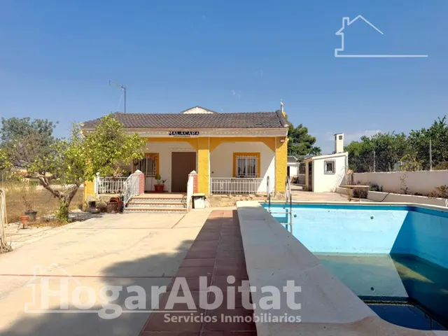 CHALET CON PISCINA, GARAJE Y TERRAZA — 36