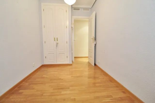 Maravillosa vivienda junto al Corte Inglés. Ahora en oferta. Llámanos. — 31