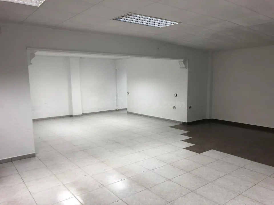AMPLIO LOCAL EN ALQUILER