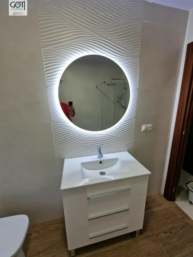 Amplio y Luminoso Piso en el Corazón de Granada por €900 — 17