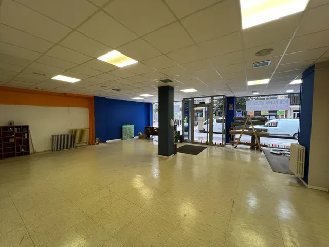 Local comercial en el centro de Ponferrada con múltiples opciones — 4