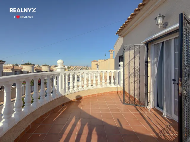 Orihuela Costa! Impresionante Villa Mediterranea con generosa parcela y amplias terrazas + Solarium privado con vistas panorámicas y piscina privada — 18