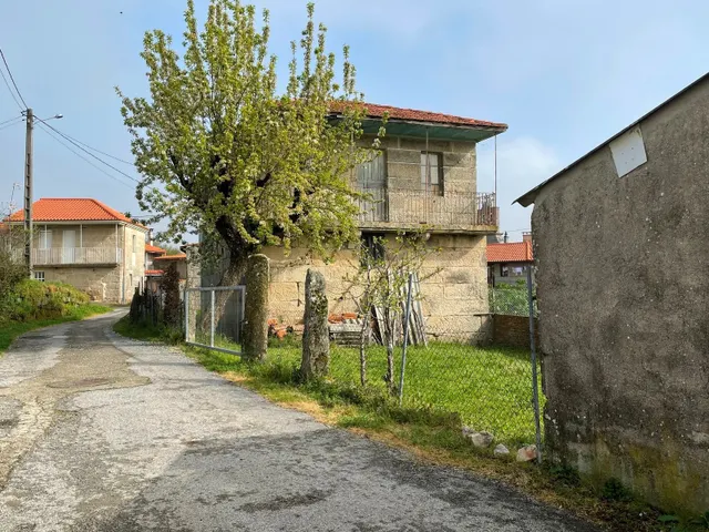 CASA DE PIEDRA  CON TERRENO PARA REHABILITAR — 10