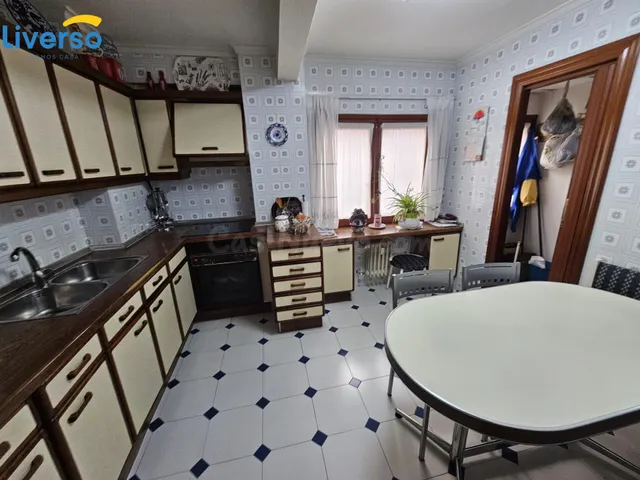 SE VENDE PRECIOSO PISO EN EL CENTRO DE BURGOS, GRAN TAMAÑO!! - foto 5