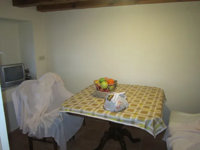 SE VENDE CASA DE VERANO EN EL CENTRO DE VALENCIA DE DON JUAN, PEQUEÑO PATIO. — 10