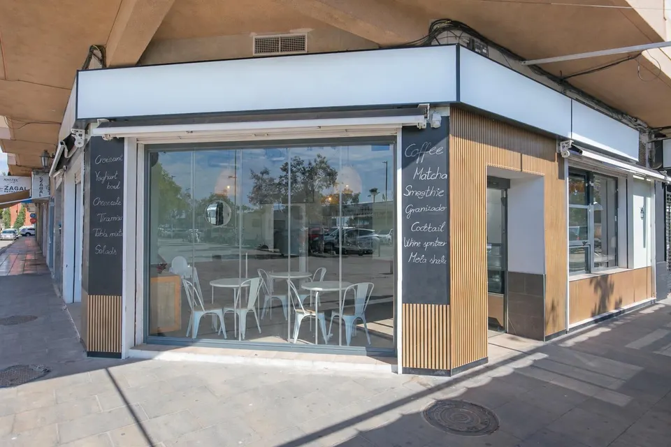 Alquiler Local Comercial en Primera Línea del Puerto de Santa Pola