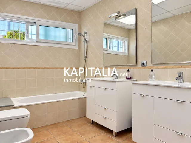 Chalet en VENTA en San Cristóbal, Alberic, con piscina privada cubierta, jardín y parcela de más de 1.000 m2 — 27