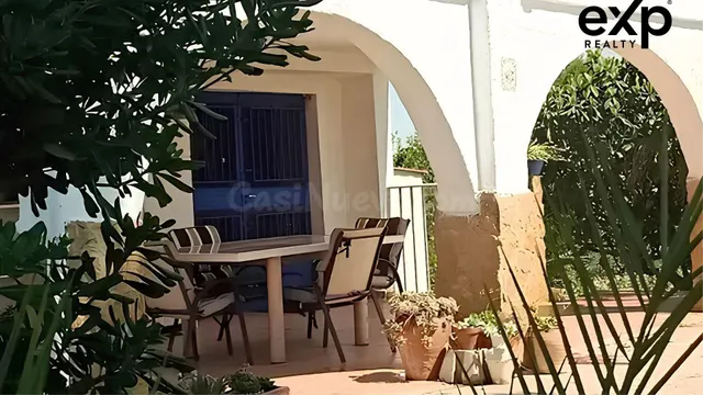 Dos viviendas, privacidad y gran potencial en Godelleta: un 