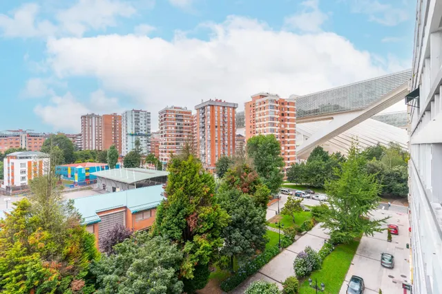 Piso en Hermanos Menendez Pidal — 35