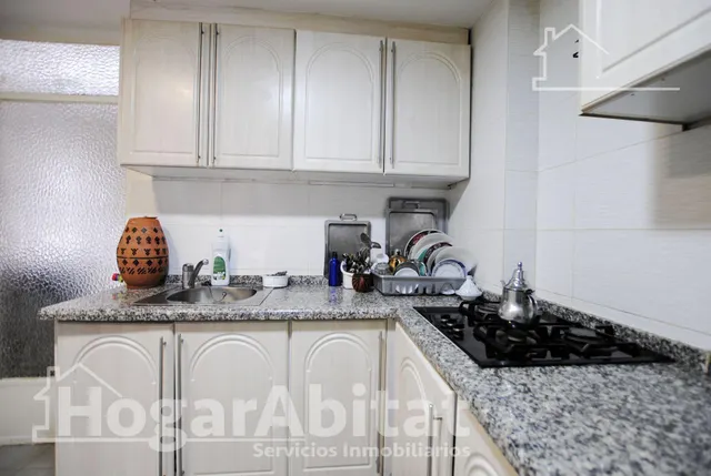 ¡gran oportunidad! muy amplio de 4 dormitorios, con balcón junto av beniopa — 20