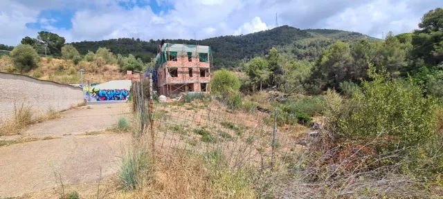TERRENY EN VENDA — 6