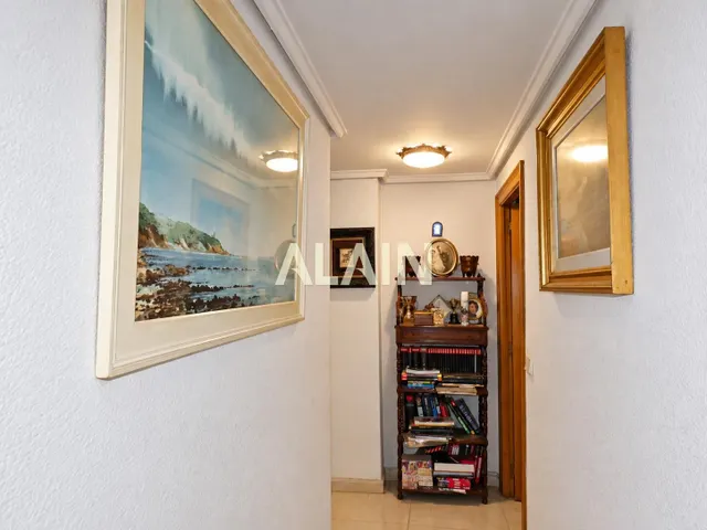 PISO EN VENTA EN LA ZONA DEL ENSANCHE EN VALENCIA CON DOS TERRAZAS Y GARAJE OPCIONAL. — 36