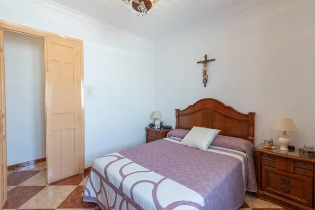 Oportunidad única en pleno corazón de Granada: luminosidad, ubicación y un enorme potencial de transformación — 13