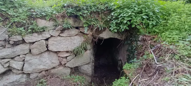Parque natural del montseny (afueras riells): masía típica catalana catalogada a reformar — 48