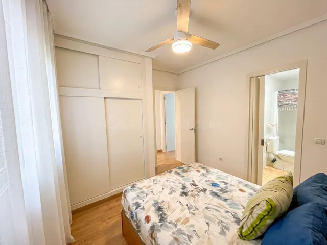Gran apartamento en Torrevieja: 1 hab, 1 baño — 5