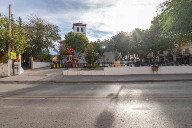 Local Comercial justo a Mercadona de Ogíjares. — 16
