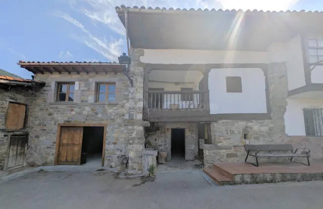 CASA DE PUEBLO DE PIEDRA CON CUADRA - foto 2