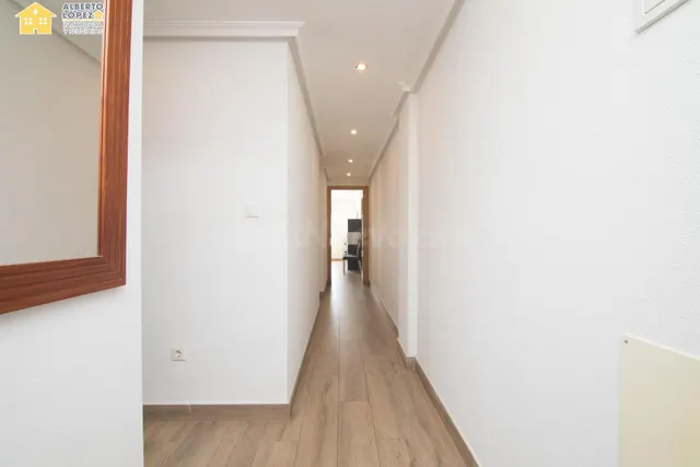 Maravilloso ático con terraza de 48 m2 en urbanización con piscina reformado con vistas al mar en Santa Pola — 26