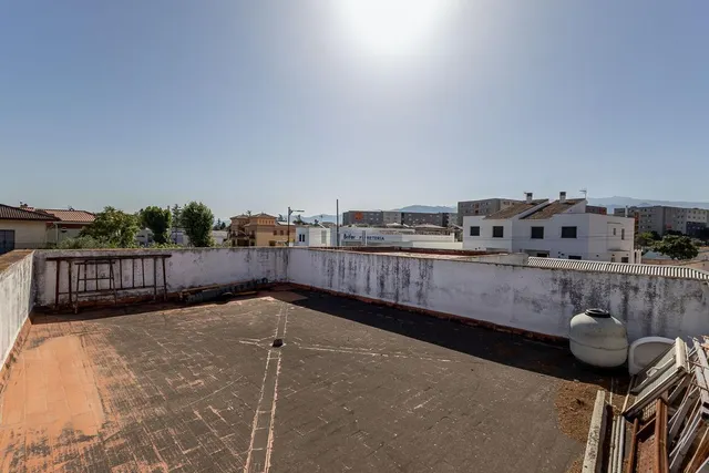 CASA CON NEGOCIO EN ALHENDIN — 25