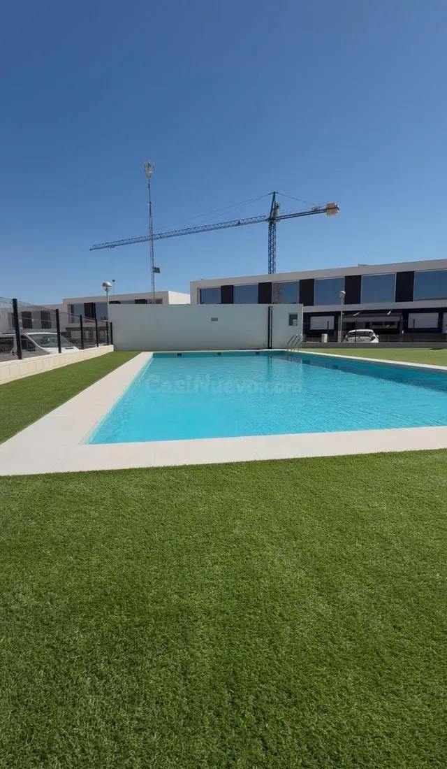 Vivienda moderna con sótano, 3 dormitorios y piscina comunit - foto 4