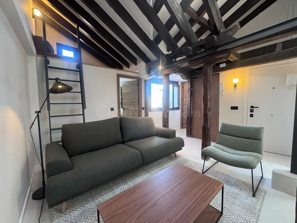 Exclusiva vivienda exterior a estrenar junto a la Puerta del Sol