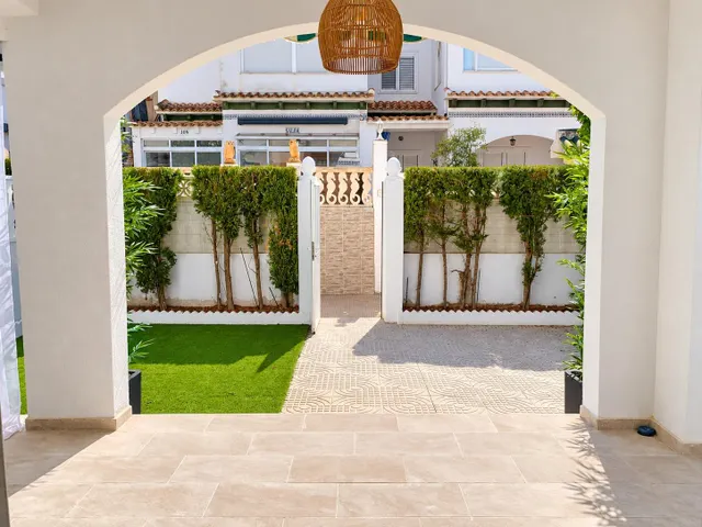 Tu rincón de sol en la mata: bungalow recién reformado con amplio jardín orientado al sur y a solo 450 metros de la playa — 38