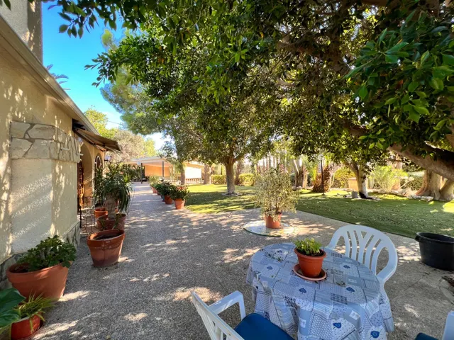 MAITINO AMPLIO CHALET CON PISCINA, PISTA DE TENIS CON VESTUARIOS Y BARBACOA — 50