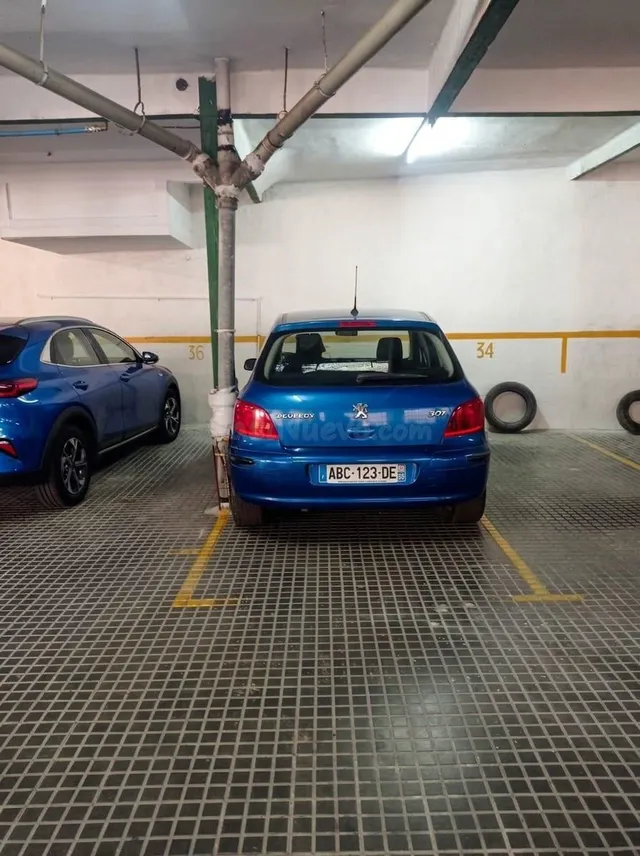 Garaje Exclusivo para Coche Pequeño en Ubicación Privilegiad - foto 2