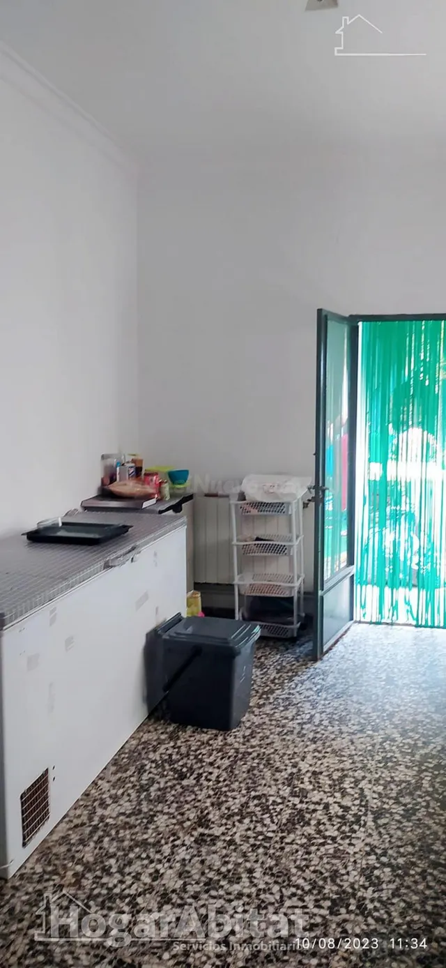 AMPLIA CASA CON MUCHA POSIBILIDAD Y TERRAZA — 4