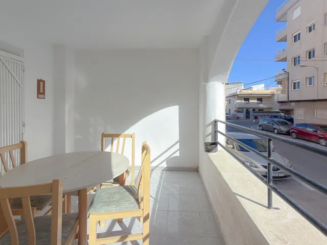 Edificio Galeon. Apartamento para reforma con excelente potencial de inversión + 2 amplias terrazas + piscina comunitaria — 4