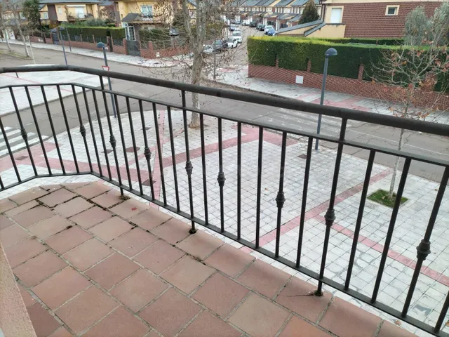 MONCASA VENDE EDIFICIO COMERCIAL EN VILLAMURIEL DE CERRATO - foto 3