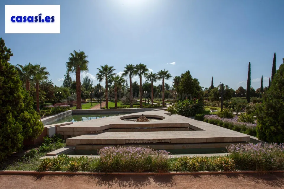 Piso con terraza y gran potencial junto a Camino de Ronda