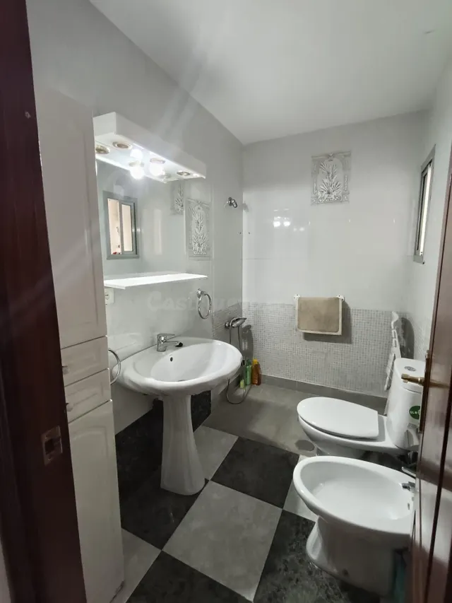 “110 m2 · 4 dormitorios · Terraza · balcón · Junto a univers - foto 5