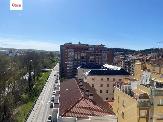 En Burgos. Avda. Arlanzón. Espectacular piso de cuatro dormitorios. Orientación sur — 4