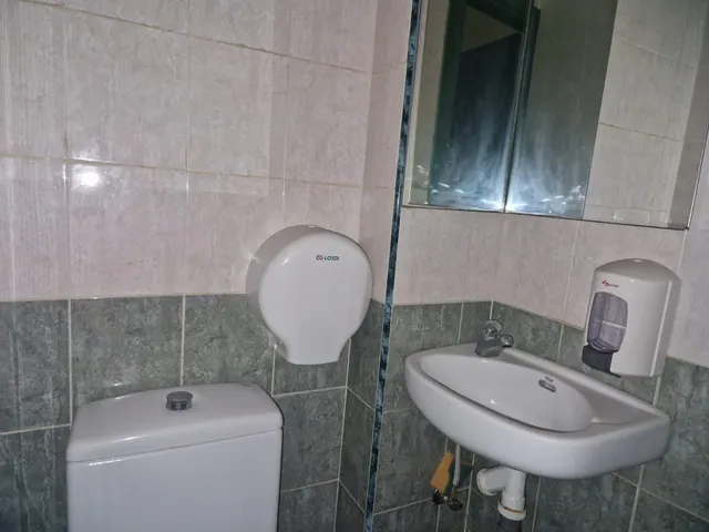 Local comercial en buen estado – Ideal para bar o cafetería — 10