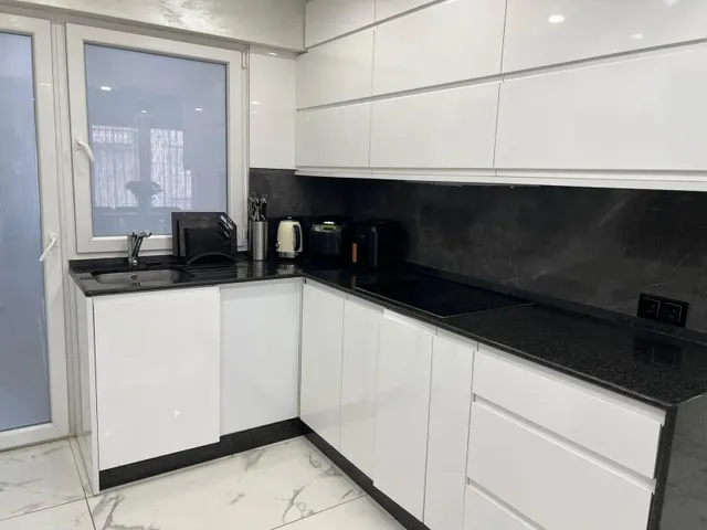 Apartamento reformado con terraza, en la provincia de Alicante, en la ciudad de Torrevieja. 3 habitaciones | 98 m2 | A 60 metros del mar — 9
