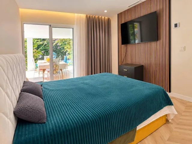 Exclusiva villa de lujo en san juan: dos casas independientes y oasis privado — 28