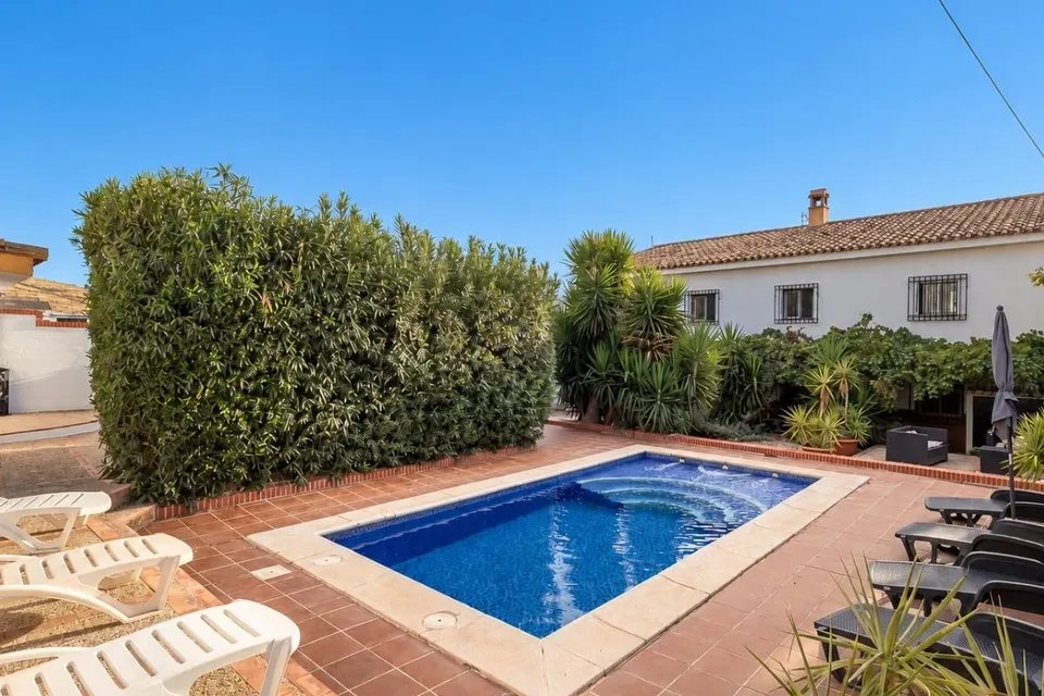 CASA DE PUEBLO REFORMADA CON PISCINA PRIVADA Y POTENCIAL DE ALQUILER Cacín, Granada – Cerca del embalse de Los Bermejales