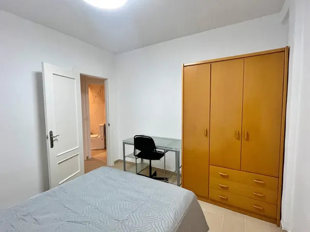 Piso totalmente reformado de 3 dormitorios en Málaga capital – Alquiler de temporada hasta julio — 9